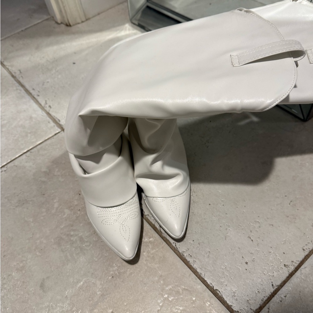 White Women's cowgirl Boots